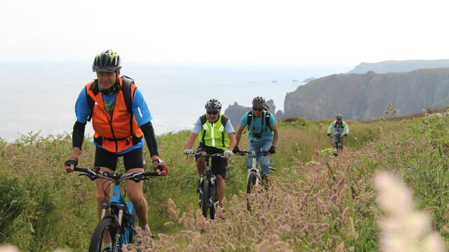 VTT dans le Cap-Sizun © Dimitri Poixe